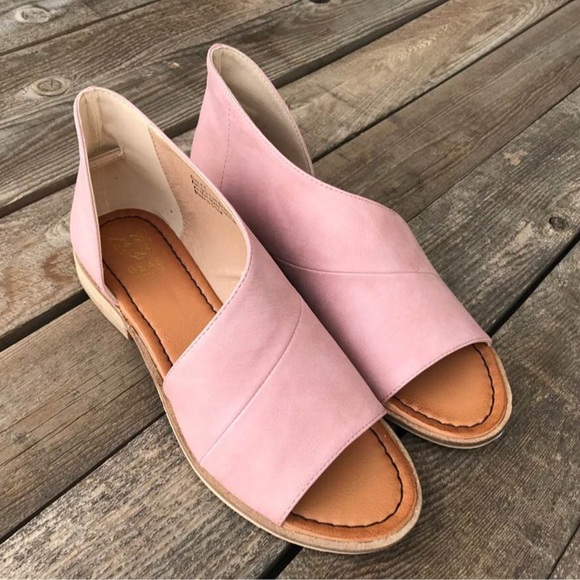 🆕LAST! Corey Blush Cut Out Flats - Picture 3 of 5